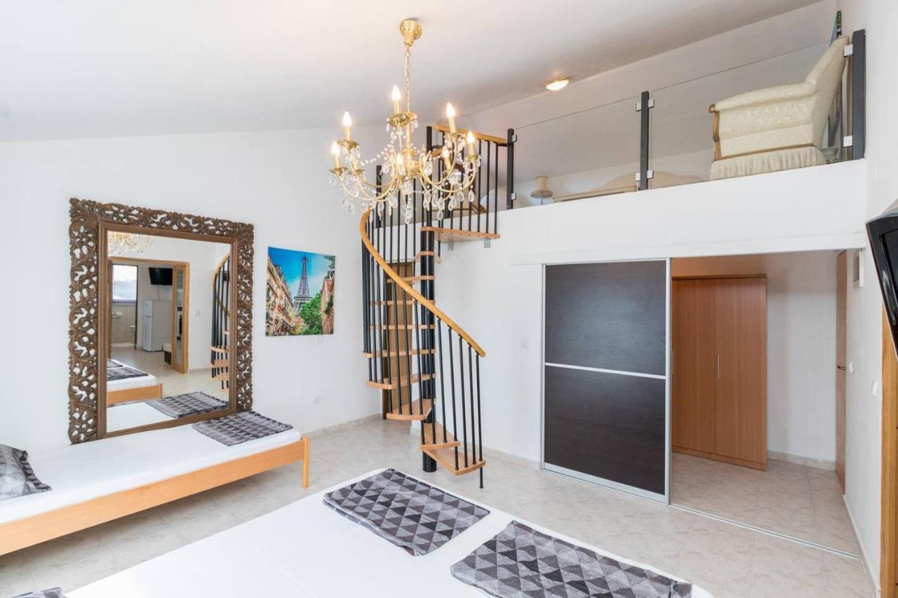 Rooms & Apartments Hegic Zadar Bagian luar foto