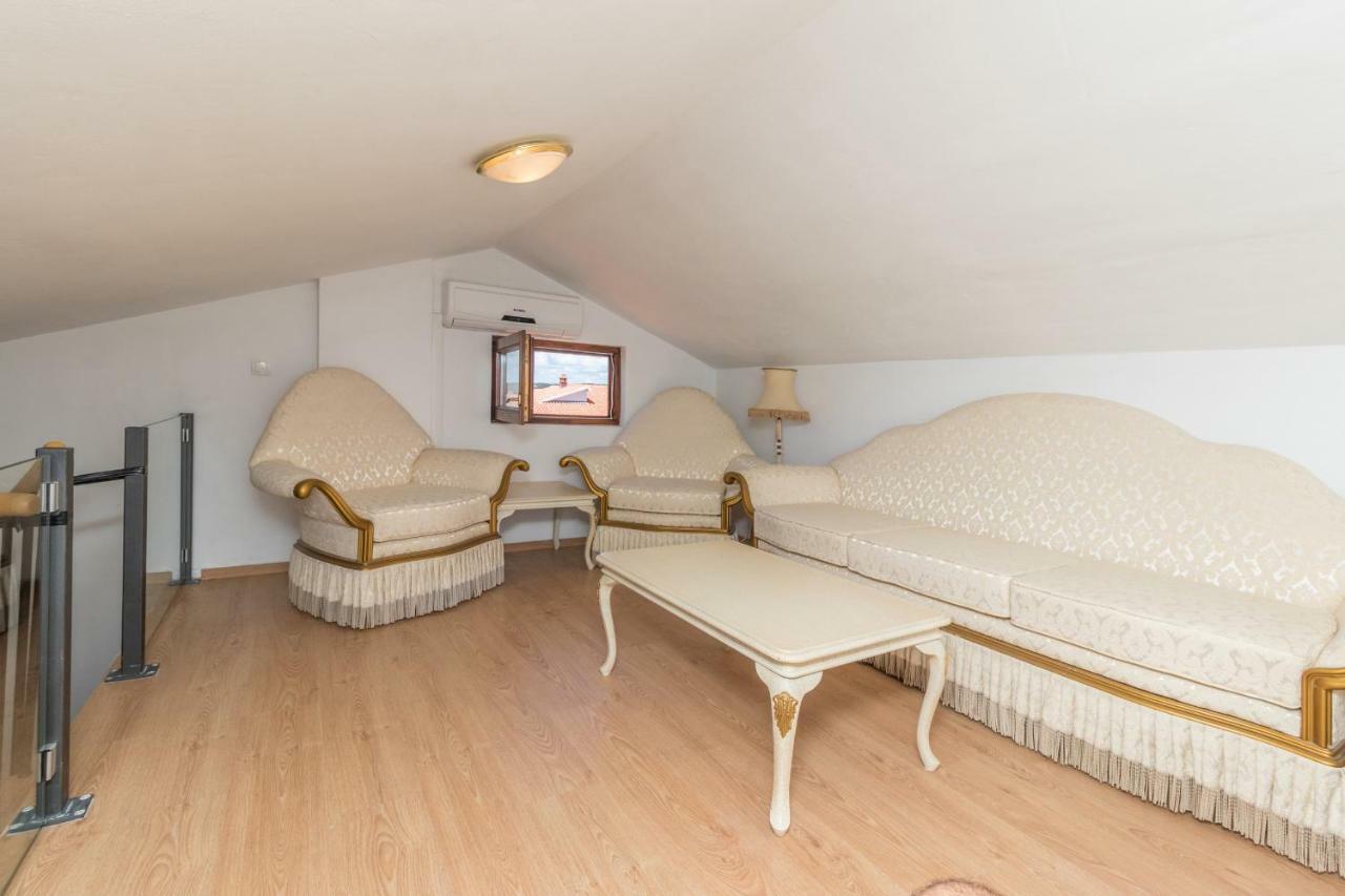 Rooms & Apartments Hegic Zadar Bagian luar foto